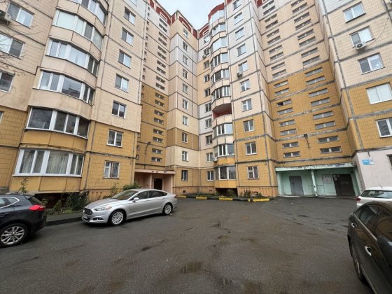 Трикімнатна квартира 79м2 Бориспіль вул. Момота з трьома лоджіями Борисполь