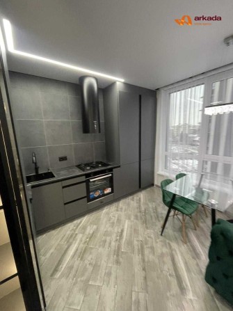 Продаю 1 кімнатну квартиру в центрі. ЖК Фемелі Плаза. - фото 1