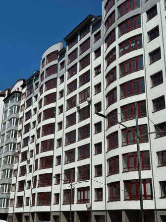 Продаж квартири біля річки і скверу - фото 1