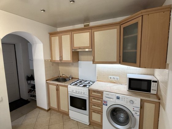 Продам 1 кімнатну квартиру  в  Центрі  з меблями та побутовою технікою Біла Церква