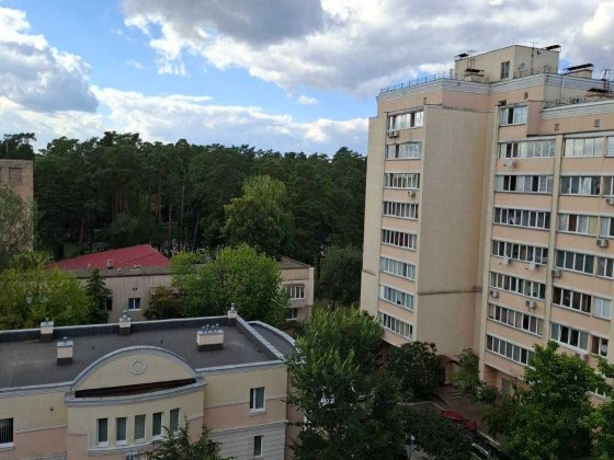 Продається 3-кім.  в центрі міста Буча   Пушкiна 59 б без комiсiйних. Буча