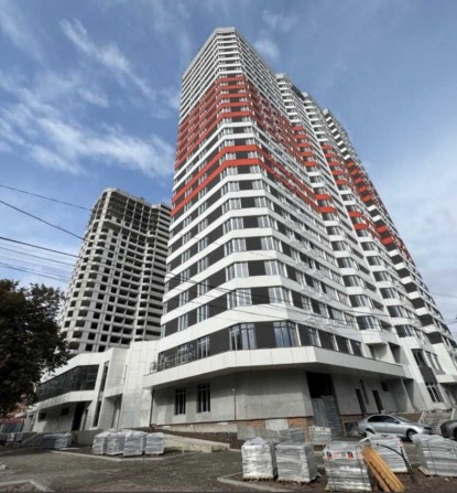 2 кімн квартира в будинку з ліфтами на генераторі біля ТРЦ Термінал - фото 1