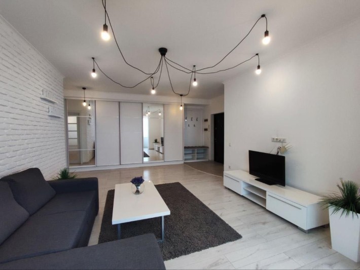 ТОП-ціна. Продається 2-к квартира неподалік кінотеатру Космос! - фото 1