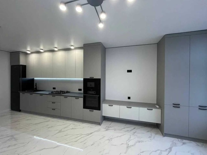 2 кімнатна квартира на вул. Незалежності з ремонтом - фото 1