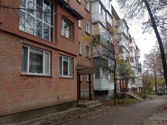 Продам трикімнатну  квартиру