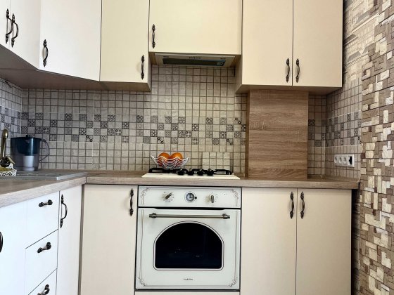 Однушка в Буче напротив парка, развитый район. Газовое отопление, ТОРГ Буча