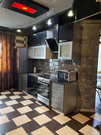 Продам 70м2 в ЦЕНТРЕ! Ремонт, мебель, техника! - фото 1