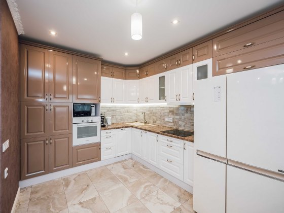 Простора 3к з новим ремонтом Вишневе