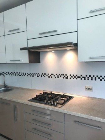 Затишна євродвохкімнатна квартира з ремонтом,  поруч з школою - фото 1