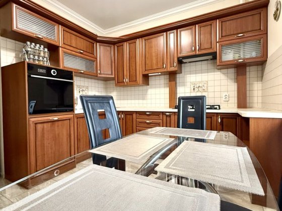 3 к квартира з ремонтом, меблями та технікою  в центрі міста Буча Буча