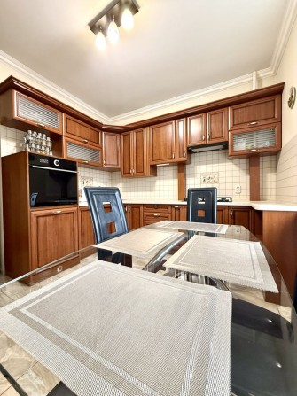 3 к квартира з ремонтом, меблями та технікою  в центрі міста Буча - фото 1