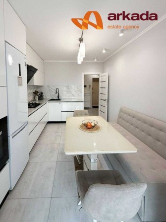 Продається 1-кім. квартира з якісним ремонтом та меблями біля парку - фото 1