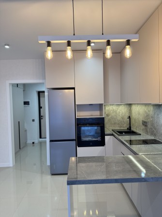 Квартира з ремонтом в престижному новому районі! До метро 15 хв - фото 1