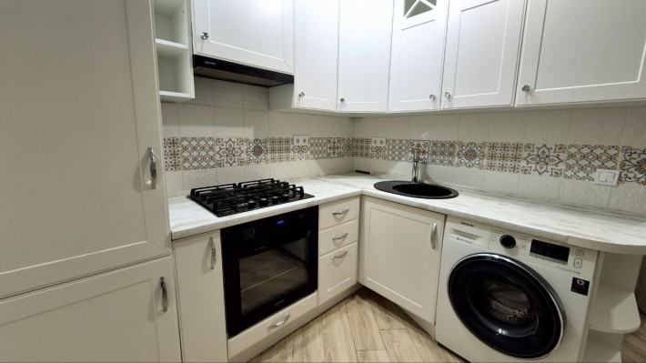 3-кімнатна квартира з ремонтом,  великою лоджиєю та гардеробною. - фото 1