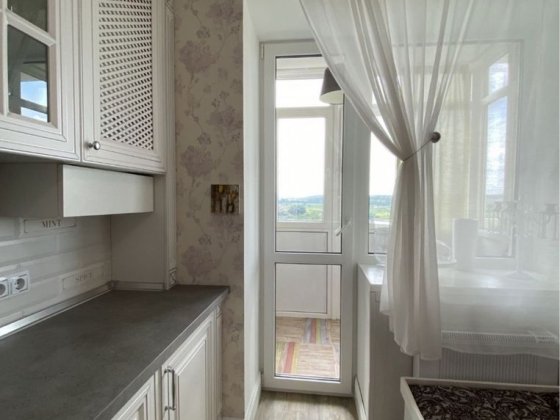 Продається велика трикімнатна квартира в Бучі Буча