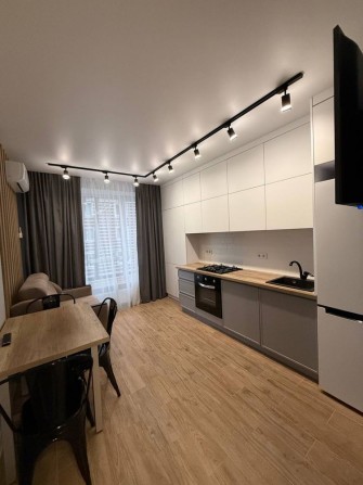 Простора 1к квартира ЗАХОДЬ І ЖИВИ! Мінімальне оформлення! Ірпінь! - фото 1