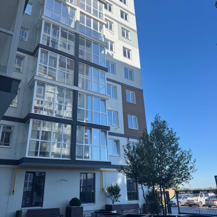 Квартира з балконом в Бучі! Без комісії! Програми -  так! - фото 1