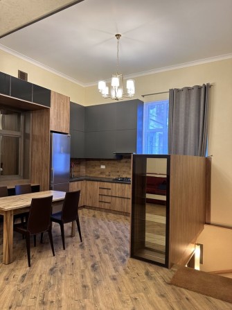 Продається двох кімнатна+ кухня студія+ підвал з Сауною і кімнатою - фото 1