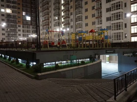 Здана, Центр,Трикімнатна,  ліфт працює, (Бандери-Сахарова) Івано-Франківськ