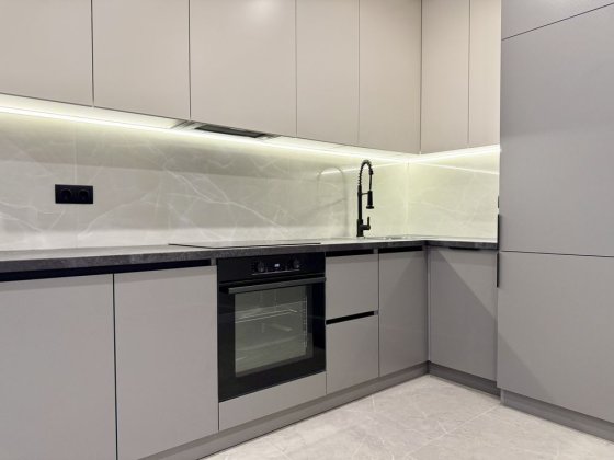 Простора однокімнатна квартира з кухнею-студією та гардеробом! Ивано-Франковск