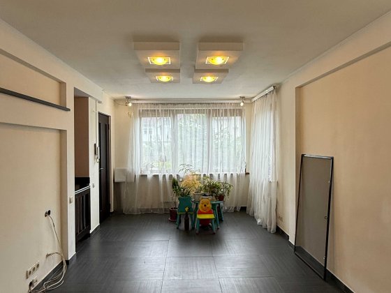 Унікальна 5+кімнатна квартира з гаражем, 2 кухнями та окремим входом Ивано-Франковск