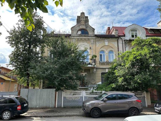 Квартира в стані сирця в історичному будинку - вул. Матейки Ивано-Франковск