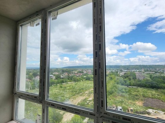 Продаж 2 кім квартири з коморою, можна об'єднати з квартирою. Івано-Франківськ