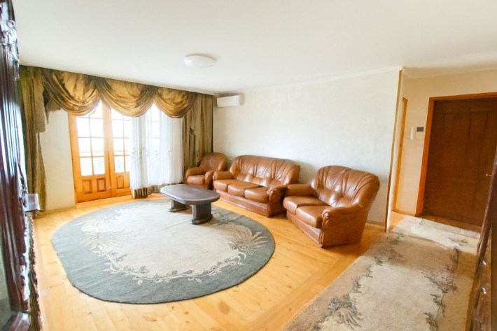 Простора 3 кім квартира з ремонтом та видом на місто ! - фото 1