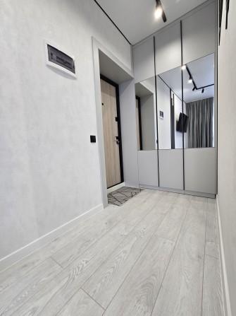 ЖК «Молодість» – стильна студія з новим ремонтом - фото 1