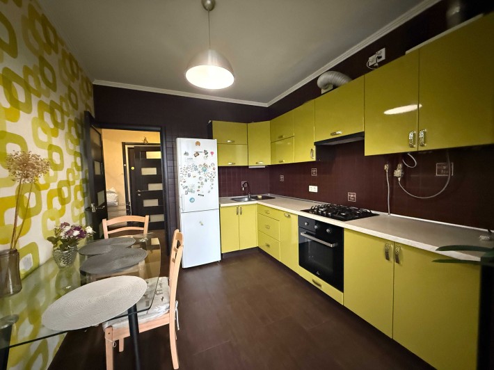 Простора 1-кімнатна з ремонтом, ПАРК, 10 хв до Києва - фото 1