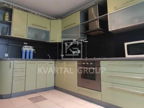 Простора 3К квартира в Бучі з ремонтом та меблями, оформлення 2% Буча