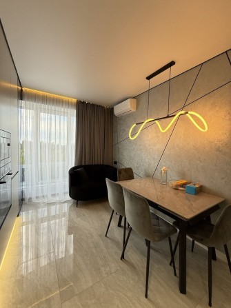 Двокімнатна квартира з новим дизайнерським ремонтом! Центральний парк! - фото 1