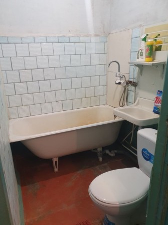 Квартира на 44 квартале трёхкомнатная под ремонт - фото 1