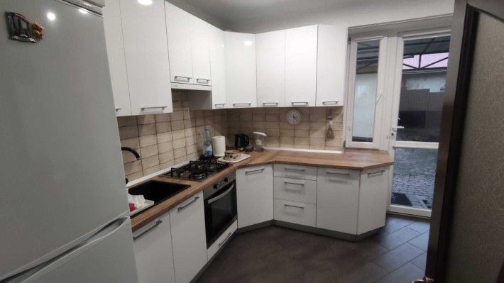 Продається трикімнатна квартира (частина будинку) - фото 1