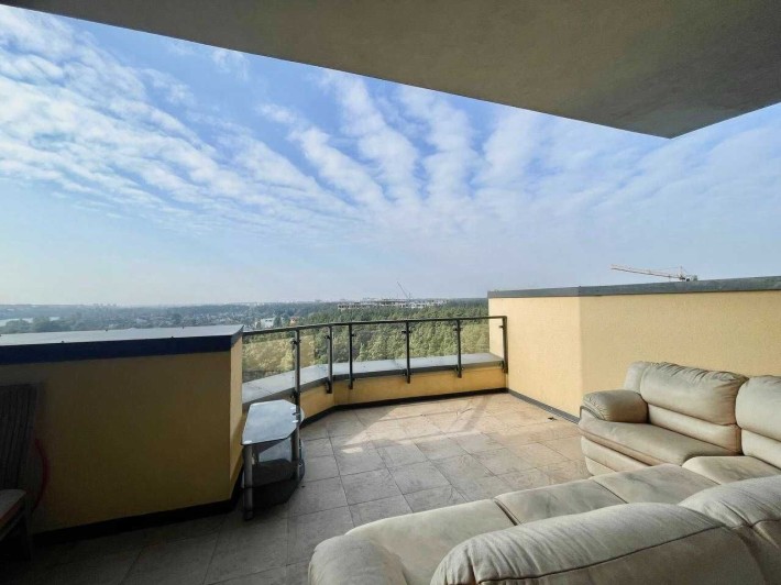 Продам ПЕНТХАУС с ремонтом и мебелью! Полноценная 3к с двумя террасами - фото 1