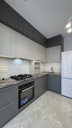 Продаж квартири з новим ремонтом, меблями і технікою! - фото 1