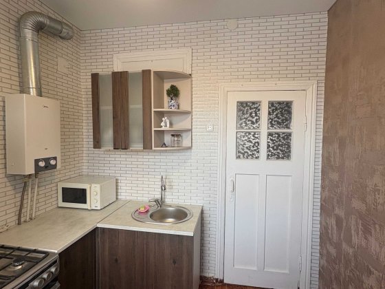 Продам 2-кімнатну квартиру в Ц-М районі. Кривой Рог