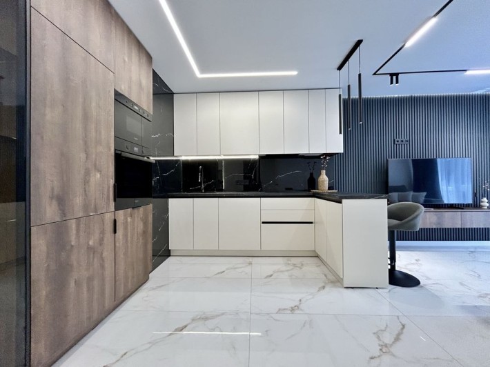 Дизайнерська, велика 1 кім квартира , 6 поверх - фото 1