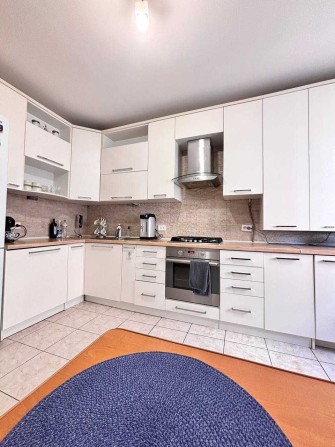 ТРИкімнатна квартира в центрі з ремонтом та меблями - фото 1