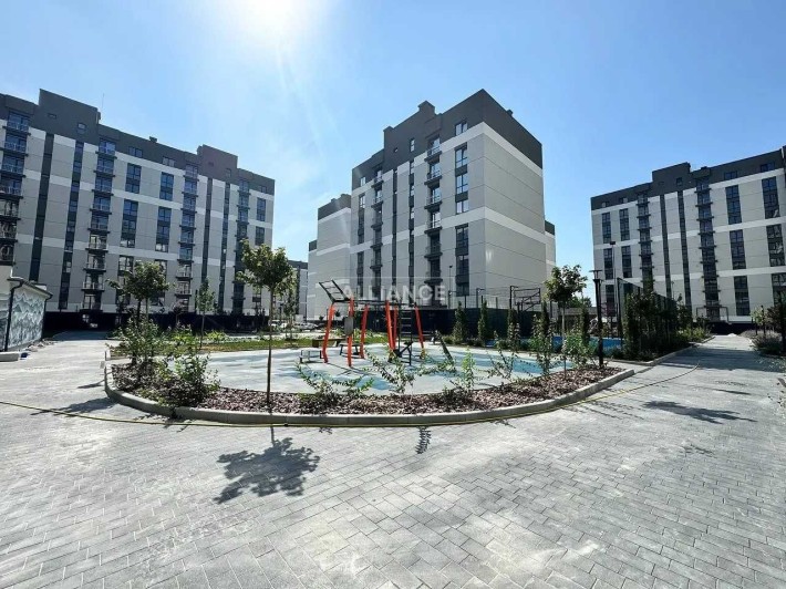 Продається велика 2-х кімнатна квартира готова до ремонту. - фото 1