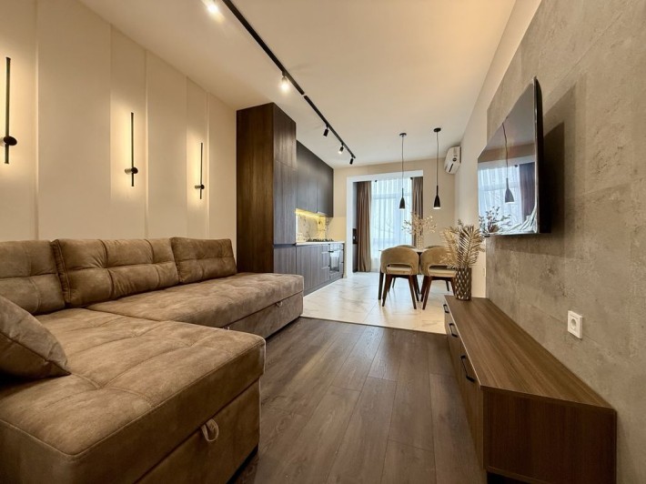 Стильна однокімнатна з кухнею-студією в центрі! 3 поверх, 42м2! - фото 1