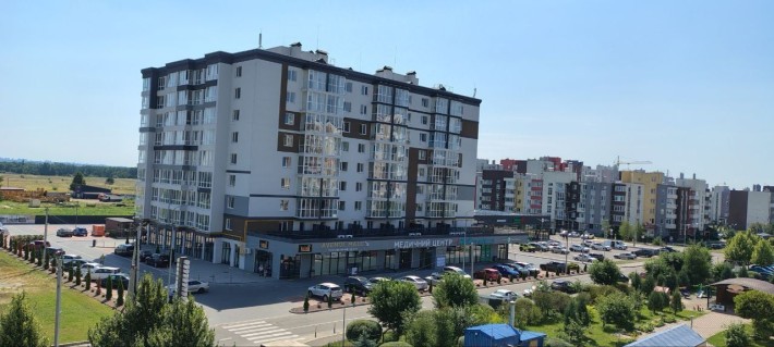 Простора двокімнатна квартира в Бучі - фото 1