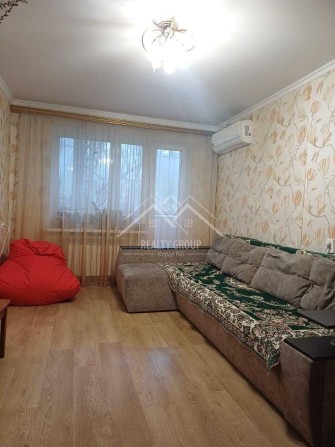 Продаж 2 кімн. квартири по вул. Космонавтів з меблями 3/5 не прохідна. - фото 1
