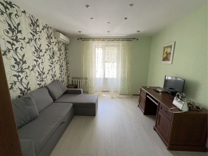 Продам 2 комнатную квартиру сталинку в центре города район металлургич - фото 1