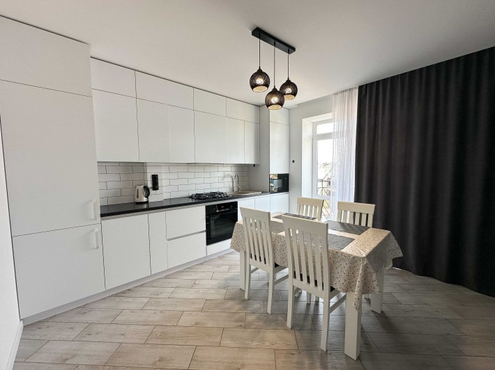 3-кімнатна з ремонтом та меблями! - фото 1