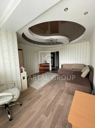 Продаю квартиру 75м2 в ЦЕНТРІ м. Ірпінь. ЗАВЖДИ є ОПАЛЕННЯ. 2 кімнати - фото 1