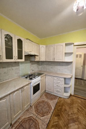 Продаж 2-кімнатної квартири, вул. Паркова, 18 , Поруч Парк Молодіжний - фото 1