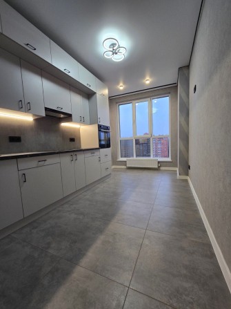 Центр міста! Поруч ЦЕНТРАЛЬНИЙ ПАРК! Мінімальне оформлення! Без % !!! - фото 1