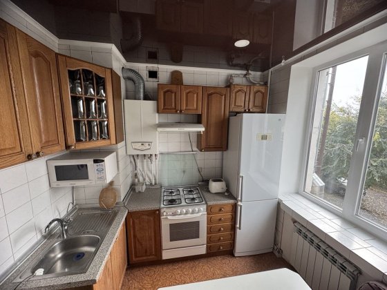Продам 3кімнатну Сталінку в центрі міста з АВТОНОМНИМ ОПАЛЕННЯМ Кривий Ріг