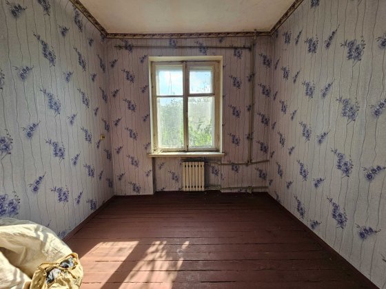 Продается двухкомнатная сталинка на Червоной, ул. Криворожстали Кривой Рог